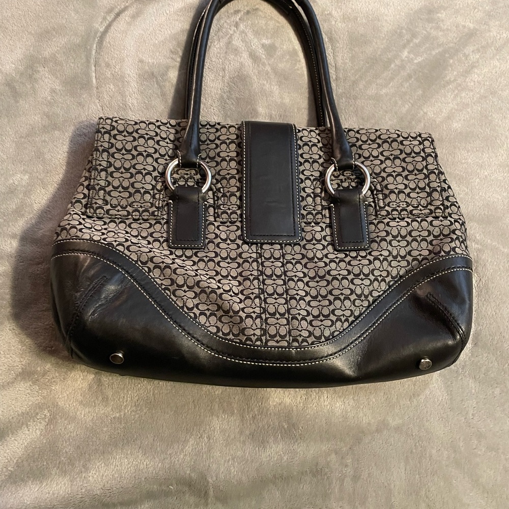 Coach Black and Gray Clutch with Timeless Elegance - Picture 2 of 7